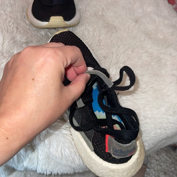 Adidas Black and White Sneakers a bit of leather trip some discoloration - Picture 4 of 6